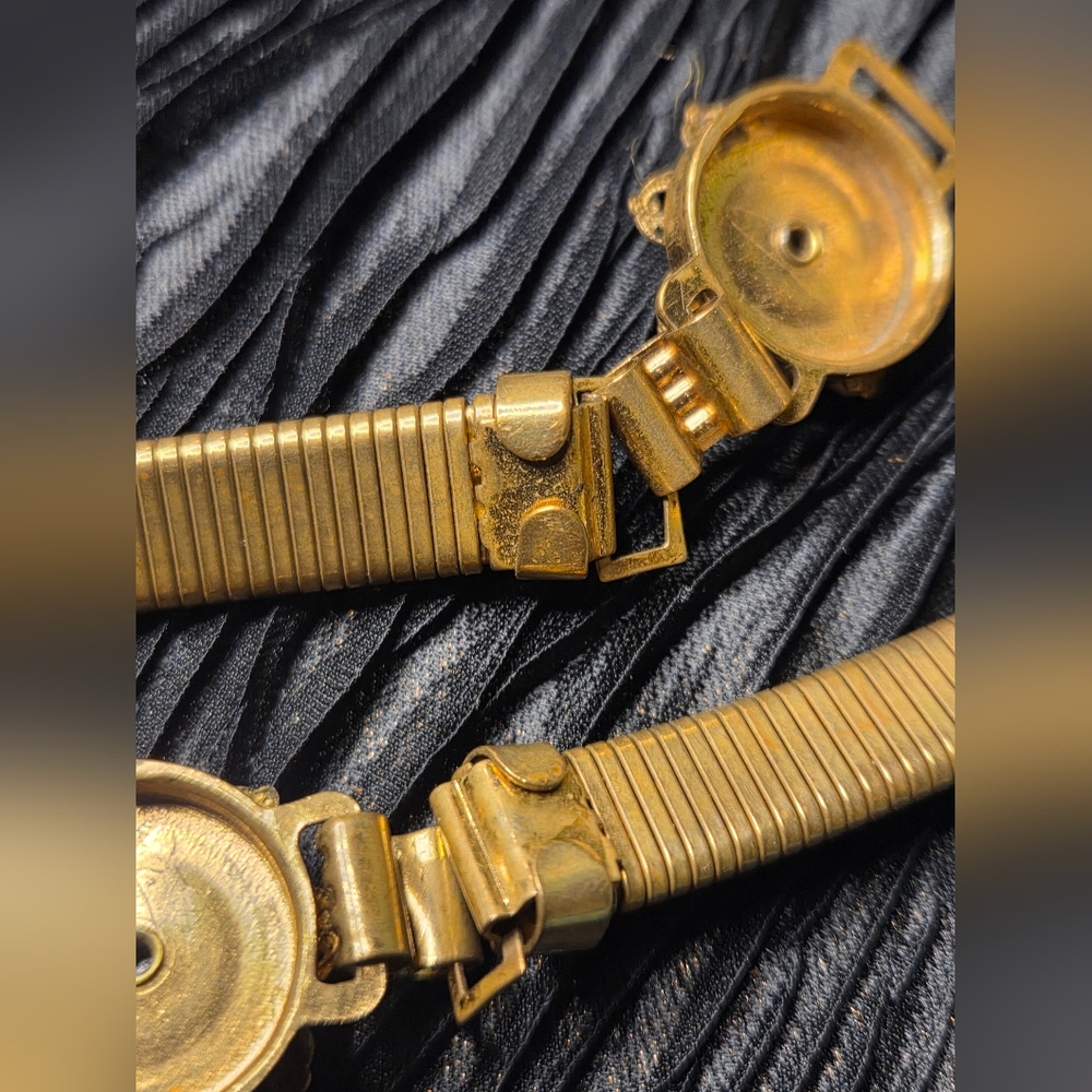 Vntg Gold Plated Omega Belt w/ Floral Casted Buckles Adorned w/ Crimson Gems - Picture 5 of 6